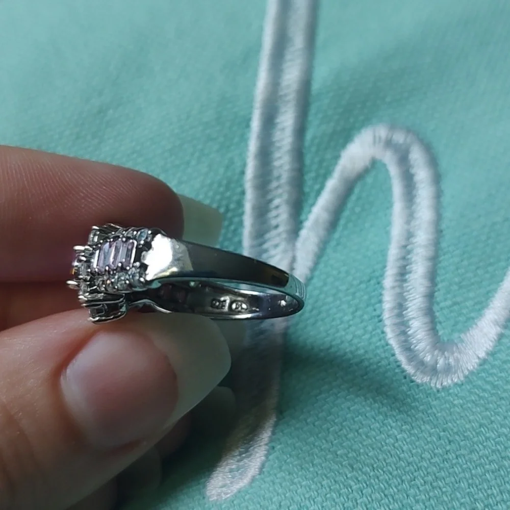 Elegant Light Pink Gemstone Ring - Picture 4 of 5